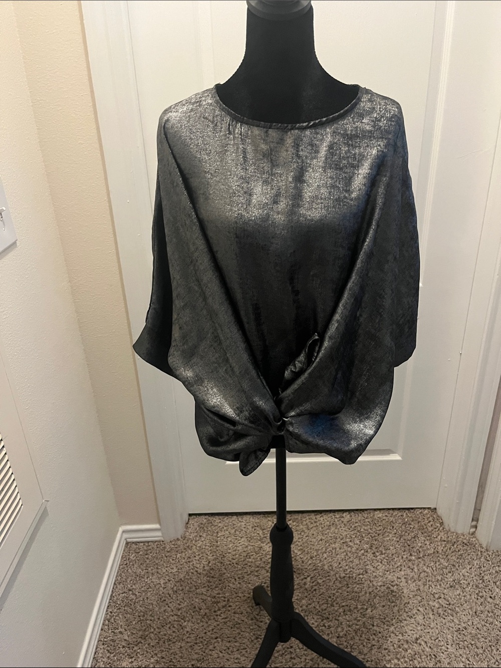 Sofia Made In Italy size XL Women’s Black Silver Metallic Short Sleeve Boxy Top